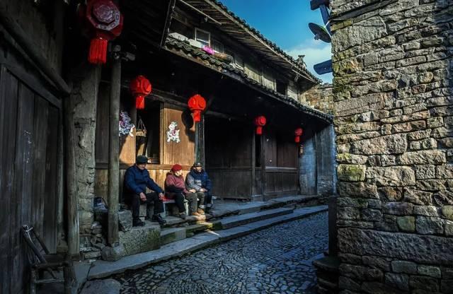 女生的嘻哈风穿搭随性又帅气，怎样搭配最好？游戏画面